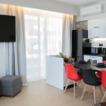 Infinite Blue ,centro Marina A1 * Каламата